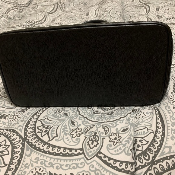 Chanel Caviar Medallion tote. Excellent condition, no rip, tear, well kept. - Picture 11 of 12